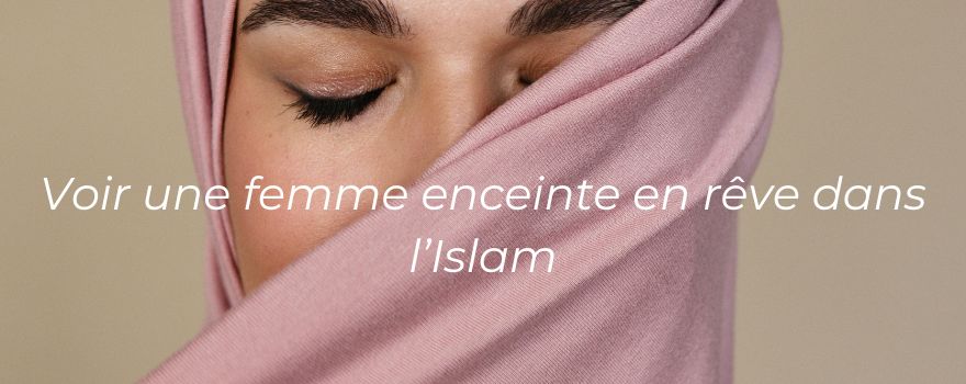Une femme musulmane en hijab rose a les yeux fermés