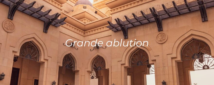 Image d'une mosquée en plein jour