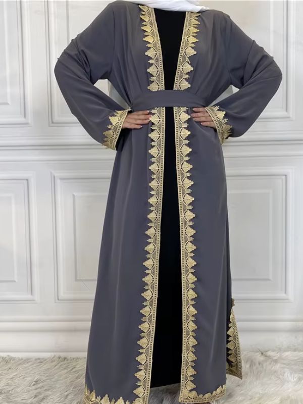 Une belle abaya dubai aux manches amples
