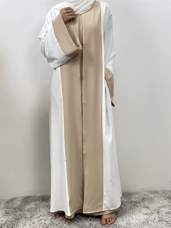 Femme musulmane qui porte une abaya blanc et beige