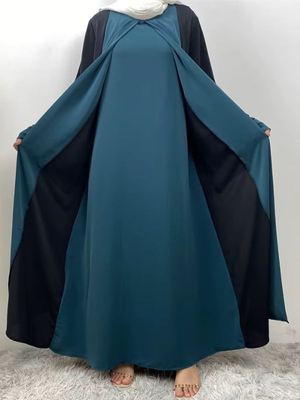 Une femme porte une abaya dubai bleu émeraude