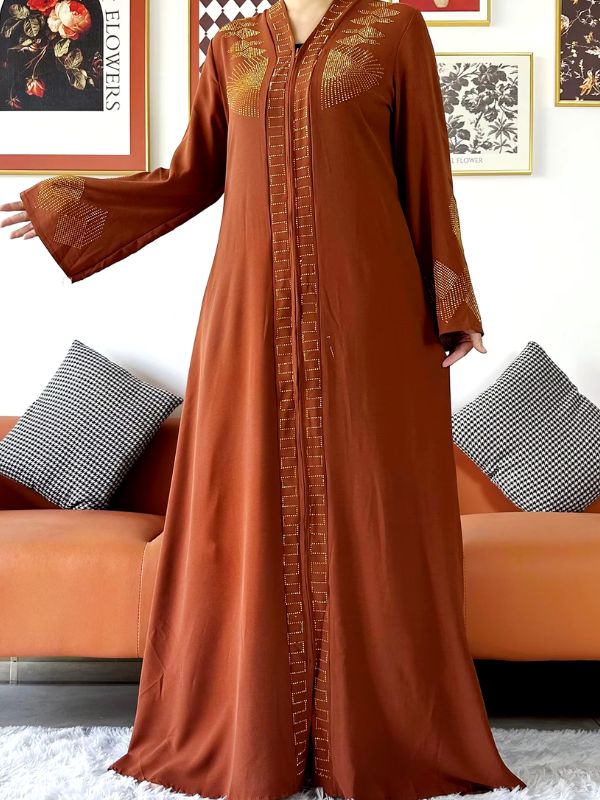 Femme musulmane porte une abaya cuivre