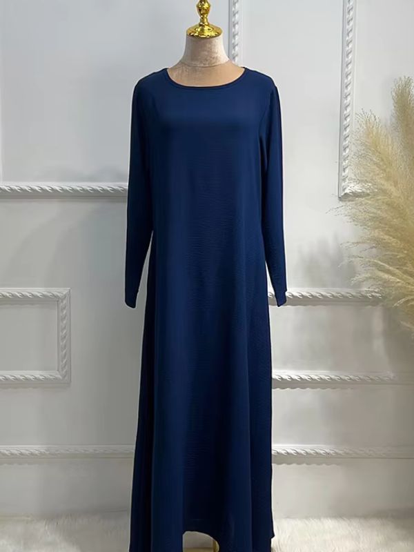 Abaya bleu marine sur mannequin