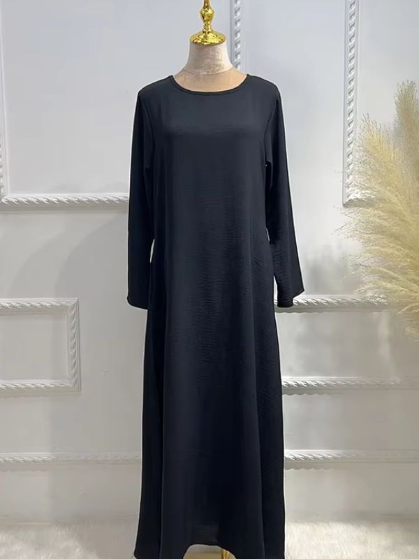 Abaya noire sur mannequin