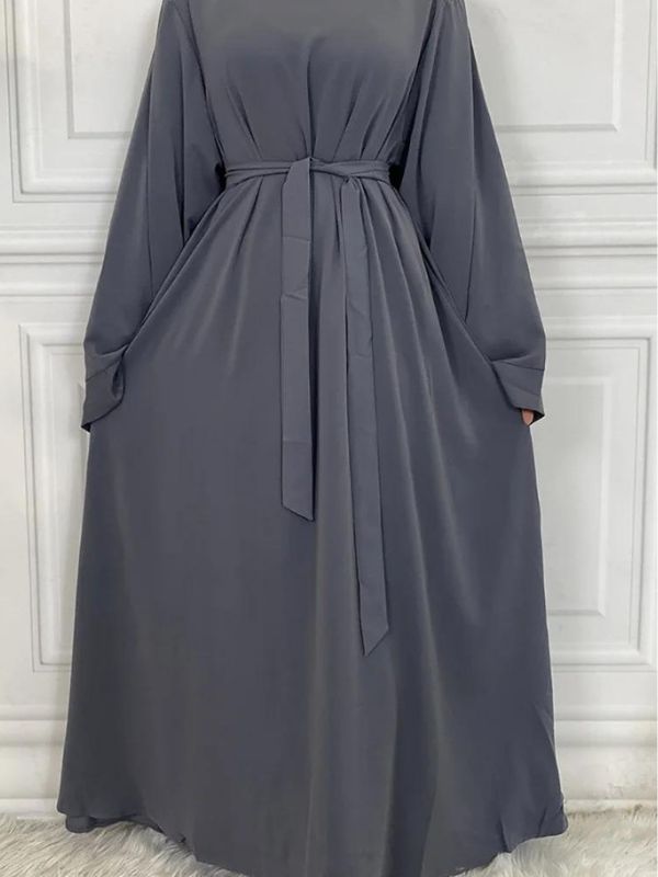 Abaya kimono gris ardoise avec ceinture ajustable et coupe fluide