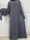 Abaya kimono gris ardoise avec manches amples et coupe fluide