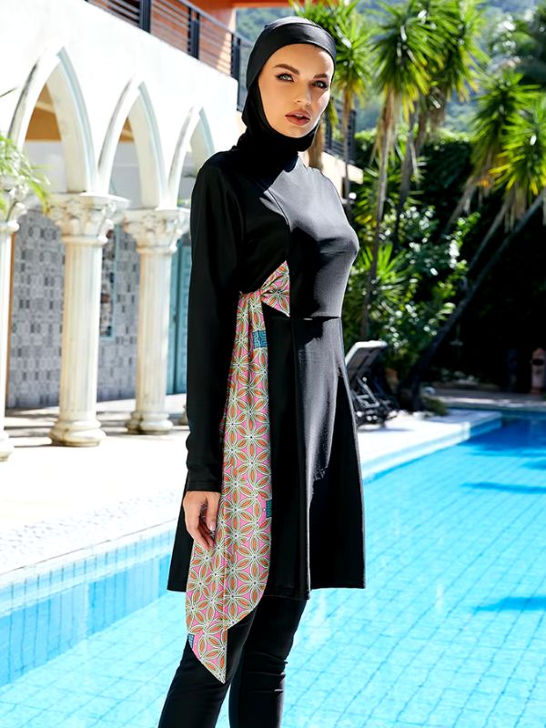Une femme porte un burkini
