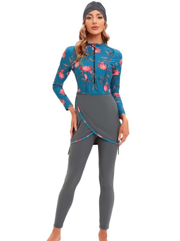 Une femme debout en burkini trois pièces