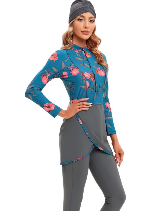 Une femme debout en burkini trois pièces