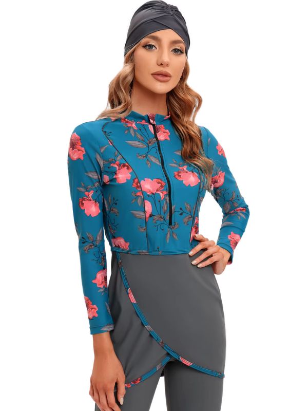 Une femme pose en burkini à manches longues