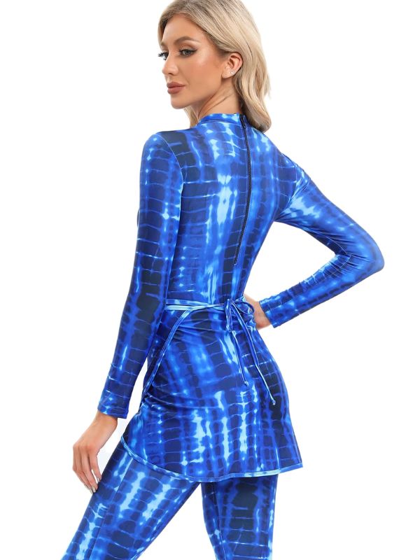 Burkini bleu azur avec paréo fluide noué sur le côté