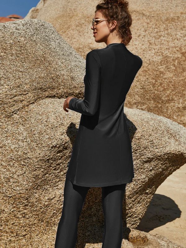 Gros plan d’une femme portant un burkini noir avec des détails raffinés