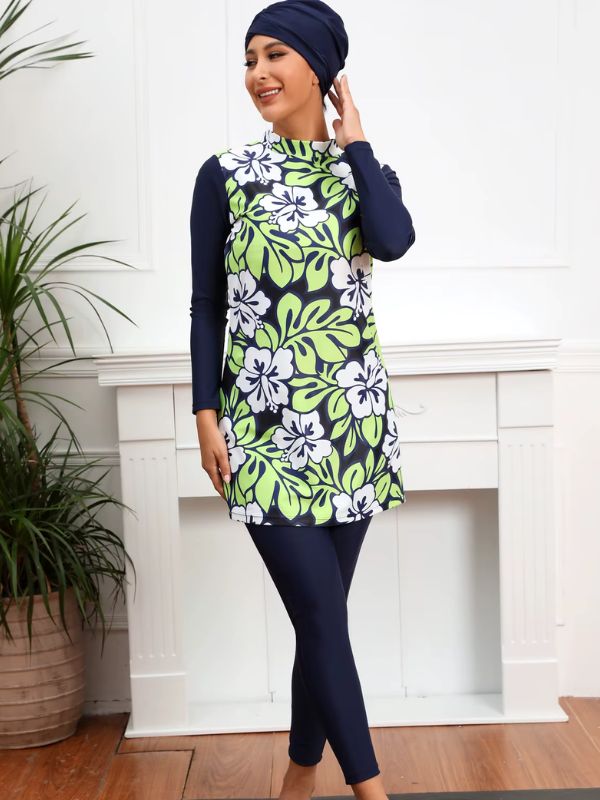 Femme en burkini à fleurs