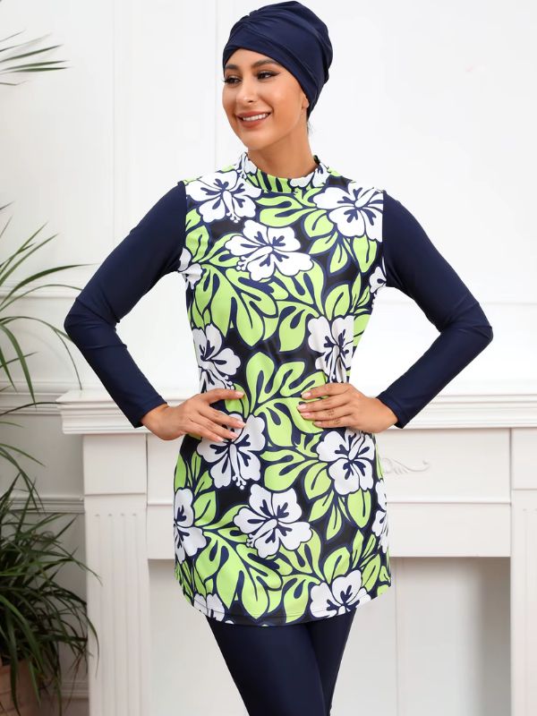 Femme en burkini à fleurs