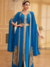 Femme en caftan bleu