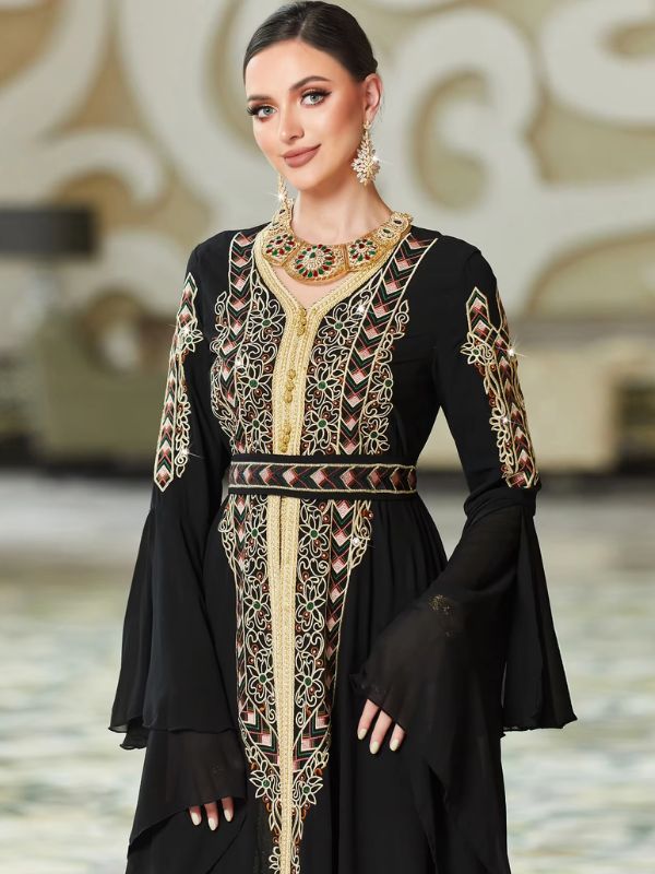 Caftan de mariage noir et or, coupe très ample avec un style traditionnel