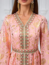 Détails d&#39;un caftan royal de couleur rose