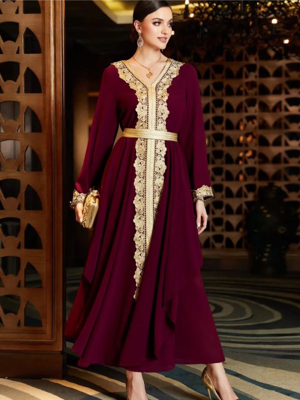 Caftan de mariage violet portée par une femme