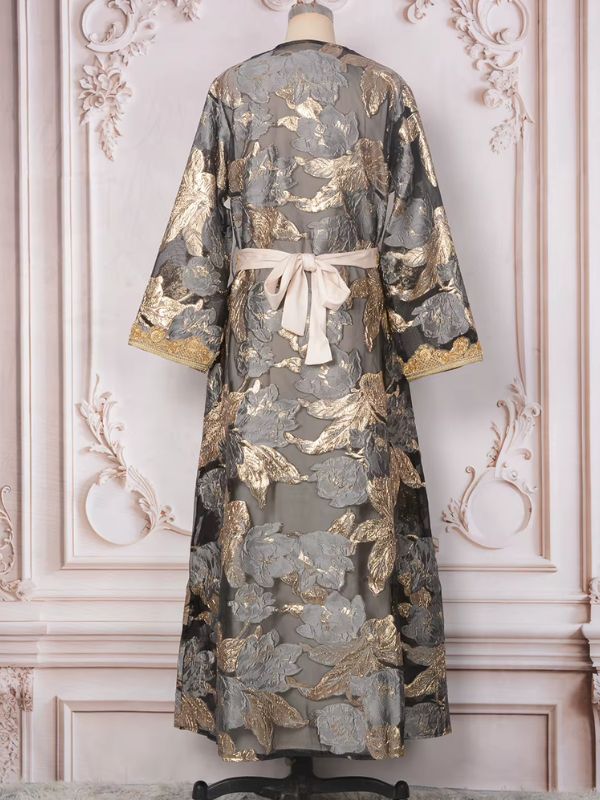 Dos du caftan marocain mariage prestige gris ardoise, ceinture satinée nouée et manches en voile