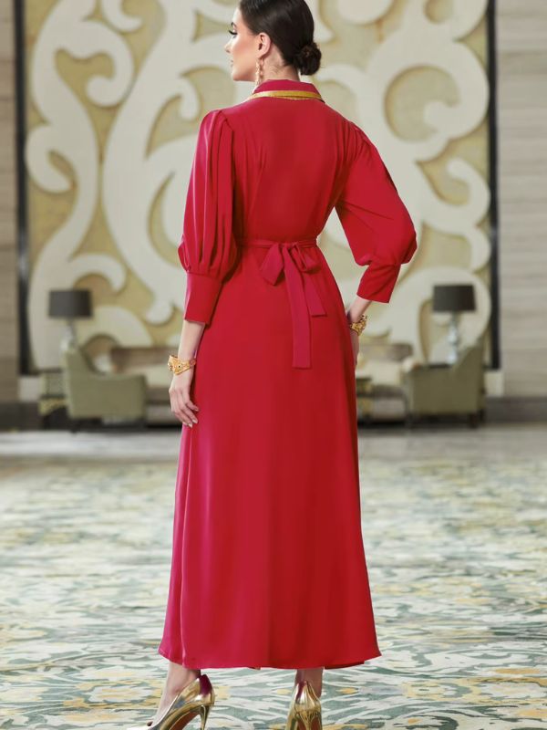 Dos du caftan marocain mariage rouge, ceinture nouée en ruban et manches ballon plissées à l'épaule