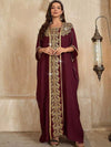 Caftan marocain brodé bordeaux, manches larges et col carré élégant