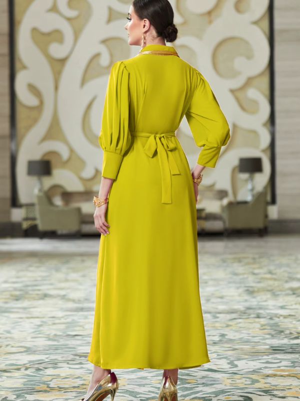 Dos du caftan marocain mariage vert anis, ceinture nouée en ruban et manches ballon plissées à l'épaule