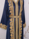 Caftan marocain bleu royal avec ceinture et broderies dorées