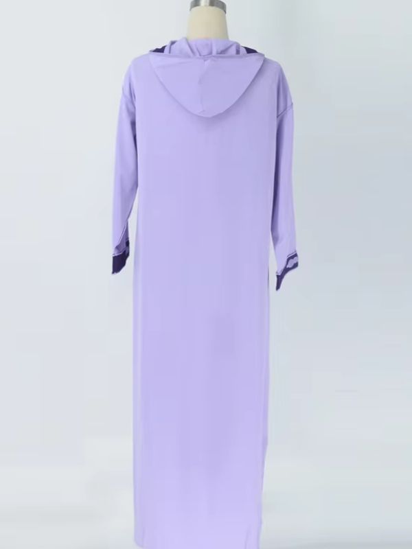 Vue arrière d&#39;une djellaba couleur lavande