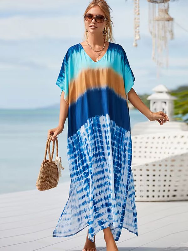 Une femme porte une djellaba bleu