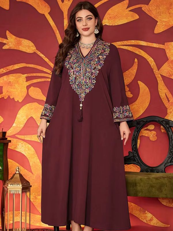 Djellaba prune grande taille avec broderie ethnique au col en V