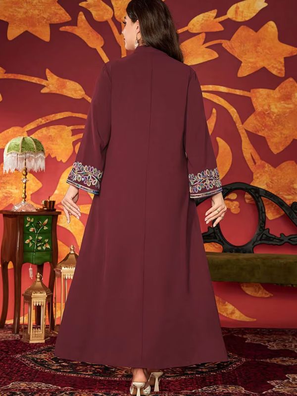 Djellaba grande taille prune vue de dos, manches brodées colorées