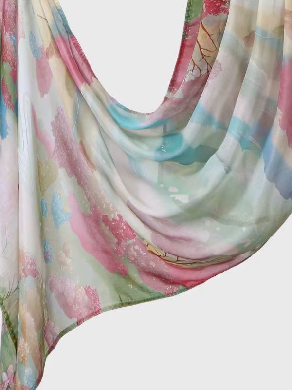 Hijab en coton imprimé printemps turquoise, drapé en plis, aquarelle d'arbres en fleurs roses sur plages turquoise et vert d'eau