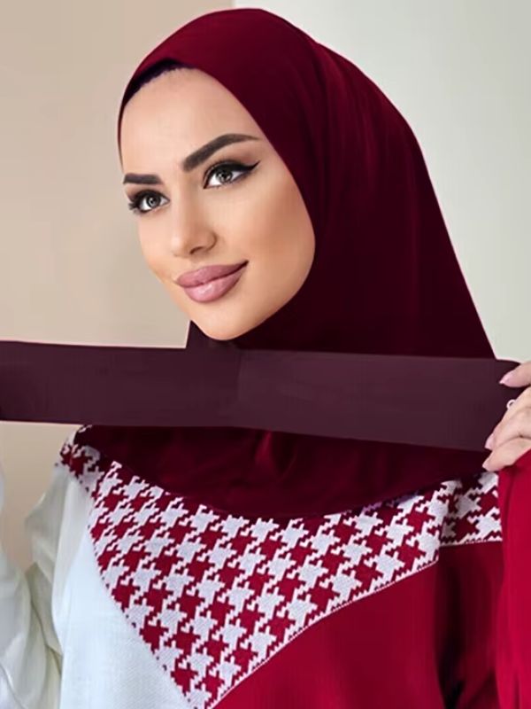 Hijab jersey premium instantané bordeaux, porté, bande croisée tenue devant le visage, voile couvrant le cou