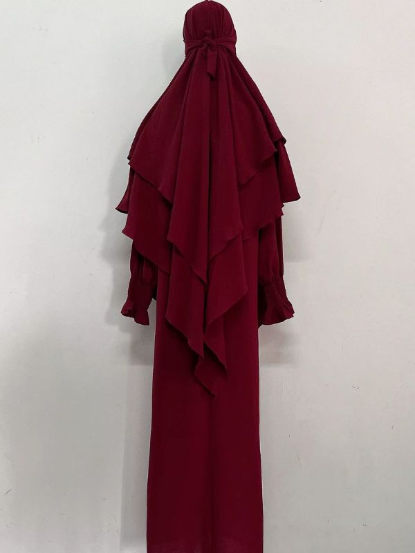 Jilbab 2 pièces bordeaux, robe longue et khimar à deux volants noué à l'arrière, vue de dos