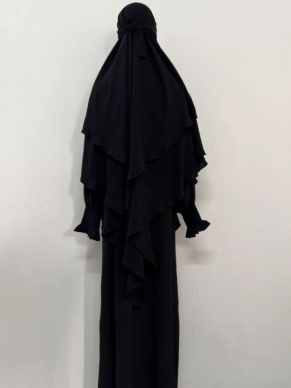 Jilbab 2 pièces noir, robe longue et khimar à deux volants noué à l'arrière, vue de dos