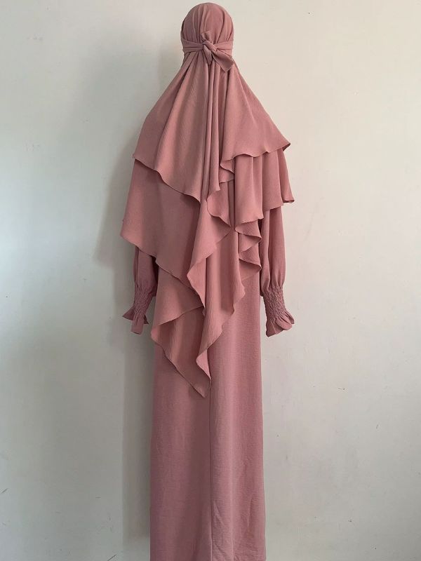 Jilbab 2 pièces vieux rose, robe longue et khimar à deux volants noué à l'arrière, vue de dos