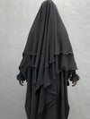 Femme portant un khimar 3 voiles gris perle fluide