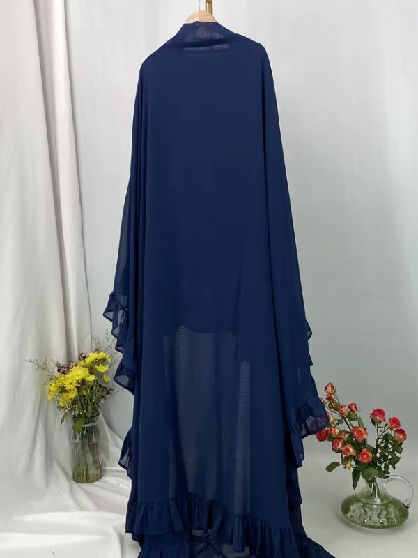Khimar long à volants étagés bleu marine, vue de dos, tombé long et ourlet à volants