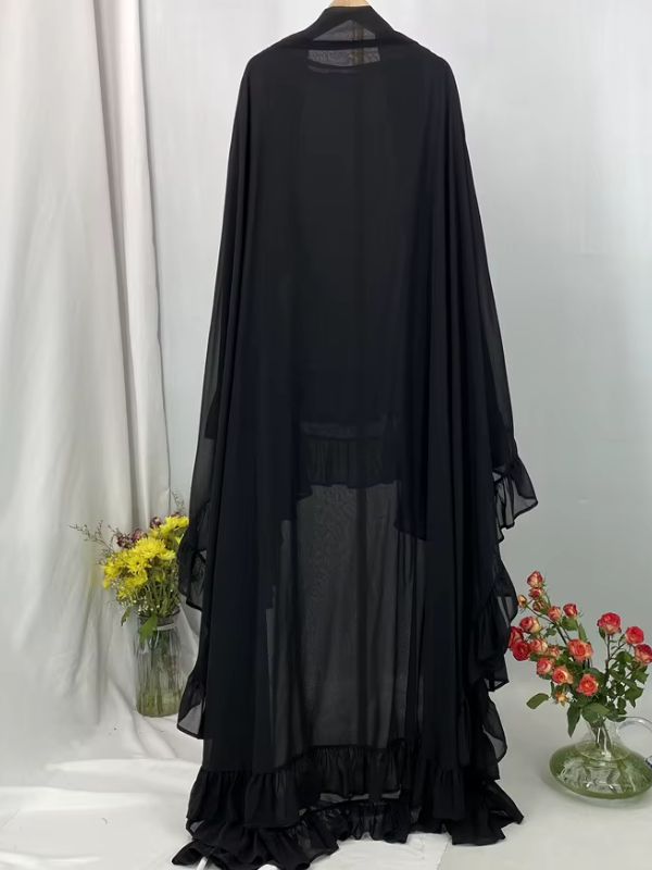 Khimar long à volants étagés noir, vue de dos, tombé long et ourlet à volants