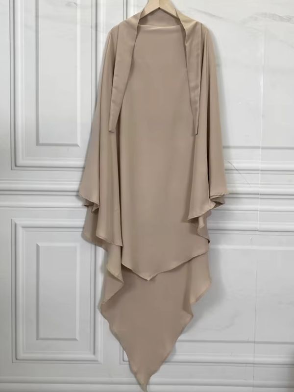 Khimar long beige à deux voiles superposés et jupe asymétrique assortie