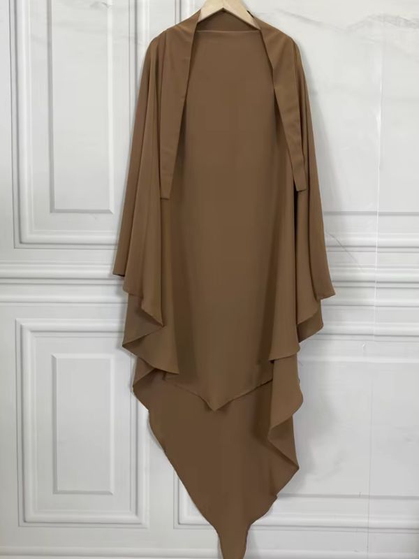 Khimar long camel à deux voiles superposés et jupe asymétrique assortie