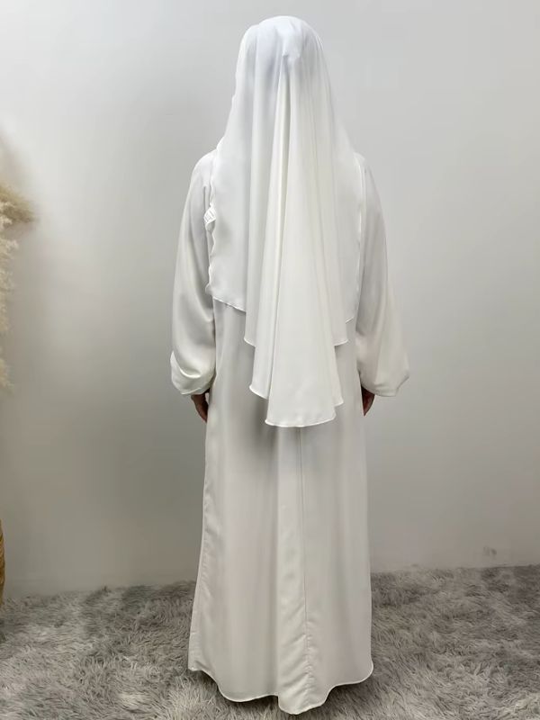 Niqab long en nida blanc Neige d'Ifrane vu de dos avec une abaya blanche, pan arrière tombant jusqu'au bas du dos