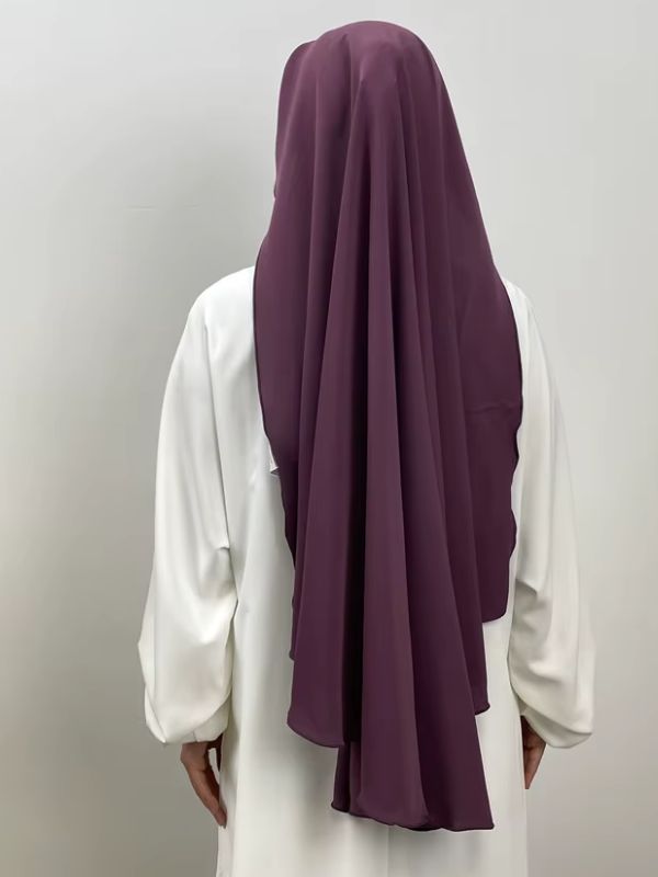 Niqab long prune Figue de Smyrne vu de dos, pan arrière fluide aux bords légèrement ondulés
