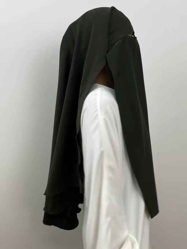 Niqab vert kaki Olivier de Jéricho vu de profil, pan arrière en plusieurs épaisseurs tombant dans le dos