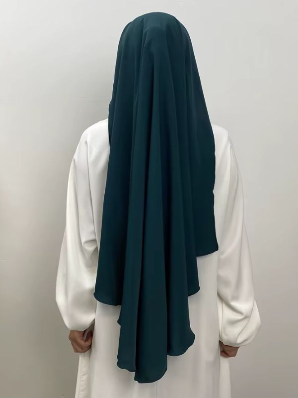 Niqab vert sapin Cèdre de l'Atlas vu de dos, pan arrière couvrant la tête, la nuque et le dos