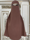 niqab violet poser sur mannequin