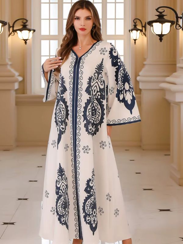 Une femme porte une abaya dubai blanche