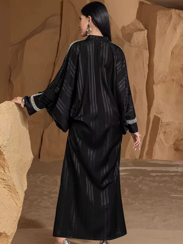 Femme de dos en djellaba