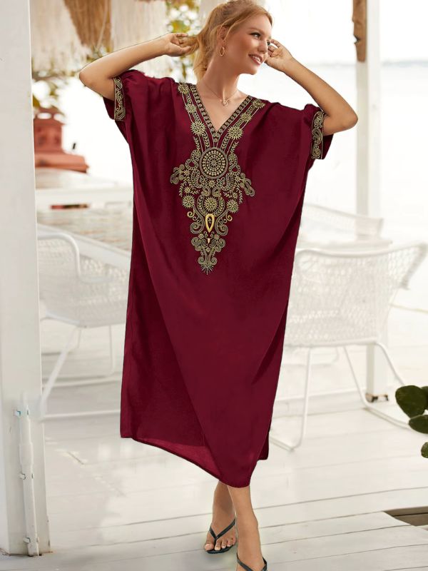 Robe djellaba rouge rubis, élégamment décorée de motifs dorés
